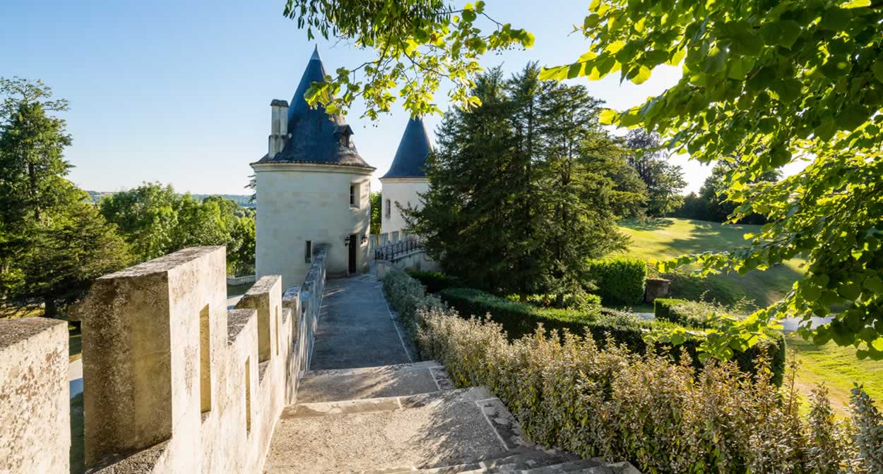 The park at Château de Mirambeau © Relais & Châteaux