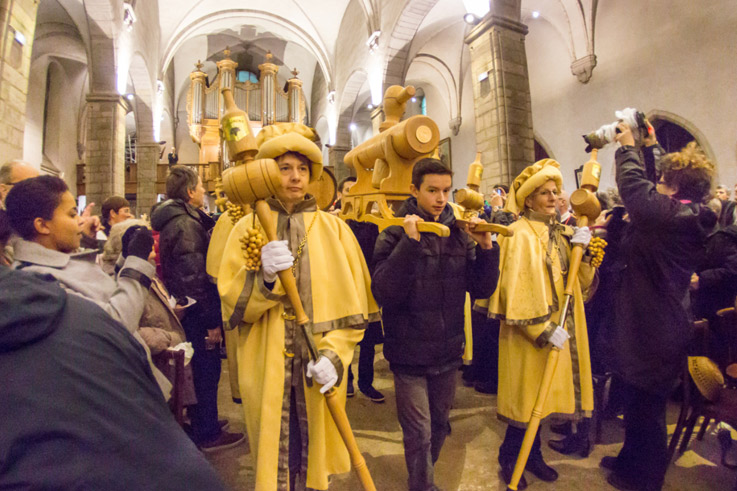 Experience the opening of the famous vin jaune or 'yellow wine' of the Jura  region!  The greatest destinations in the vineyards of France – France's  official wine tourism portal