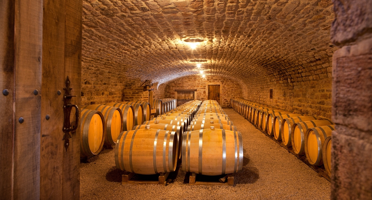 Visit the wine cellar of Domaine des Deux Roches in France © Etienne Ramousse Images