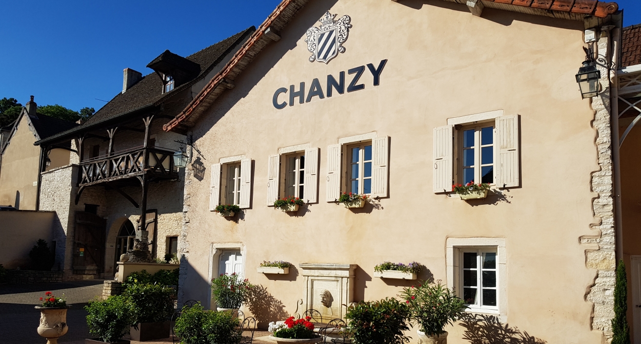 Tasting of the finest Bourgogne's wines ©Maison Chanzy 