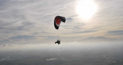 Enjoy a flight in a paramotor © Canigou Airlines