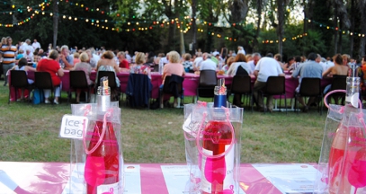 Open air dining dance and wine tasting in roussillon ©CIVR Guinguettes