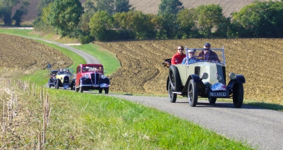 Tour in vintage cars getaways in the vineyards of armagnac ©JP Cazelles - Chronotours
