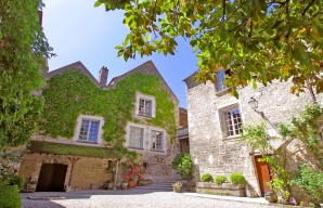 Obédiencerie de Chablis burgundy Advini chablis wine tourism stay domaine Laroche ©All rights reserved